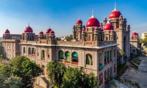 400 ఎకరాల భూమిపై హైకోర్టు కీలక ఆదేశాలు