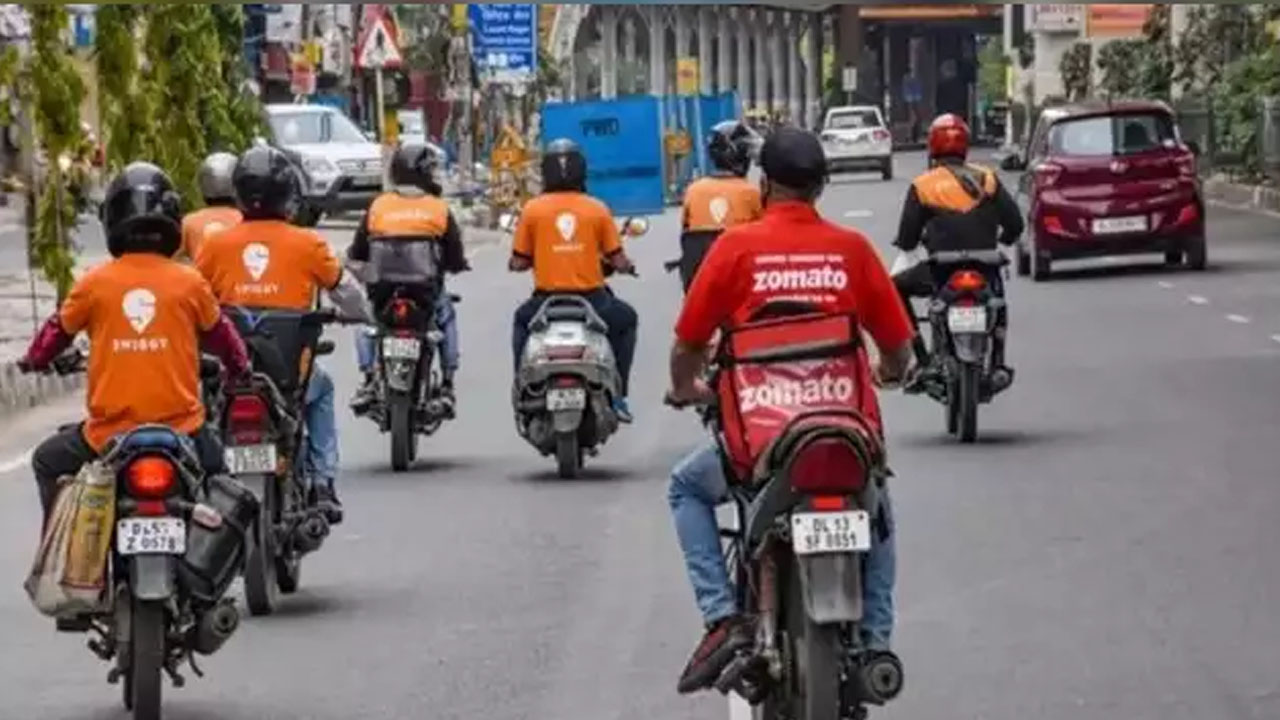 గిగ్ వర్కర్ల ఉద్యోగ భద్రతపై తెలంగాణ ప్రభుత్వం ఫోకస్