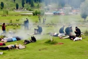 నా భర్తను కళ్లెదుటే కాల్చివేశారు : భరత్ భూషణ్ భార్య