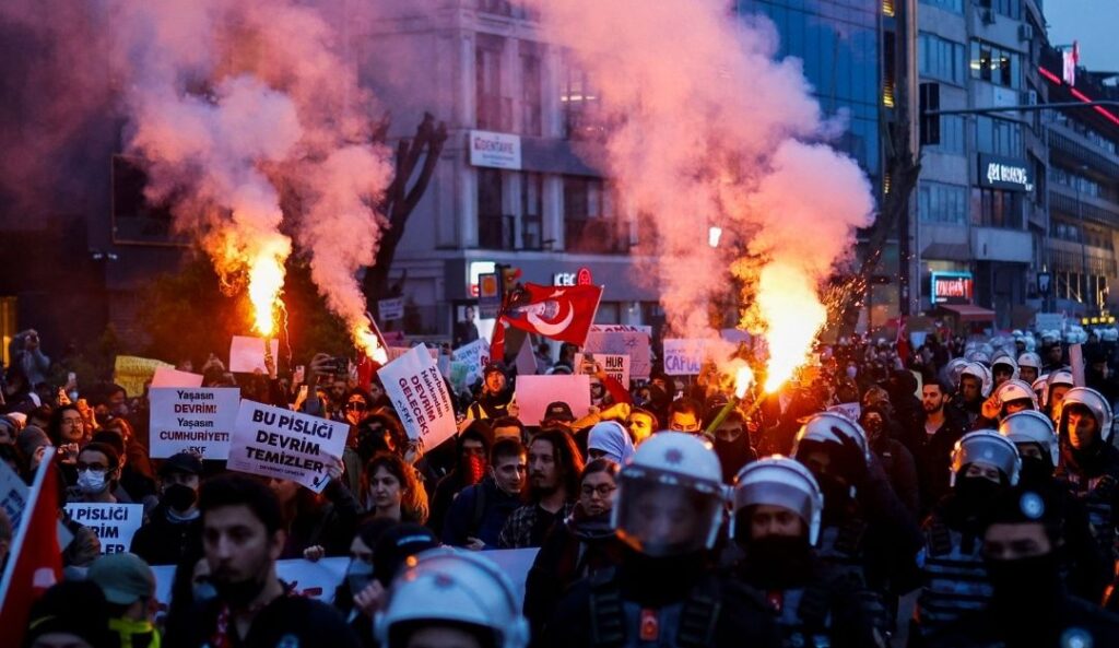 Turkey: తుర్కియేలో నిరసనలపై జర్నలిస్టులను అరెస్ట్ చేస్తున్న ప్రభుత్వం