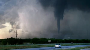 అమెరికాలో తుపానుల బీభత్సం: 17 మంది మృతి