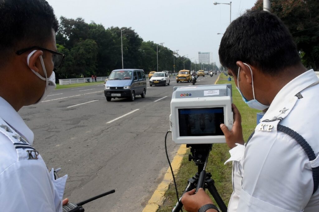 Vehicle Speed : రోడ్లపై స్పీడ్‌ చెక్‌ కోసం కేంద్రం కీలక నిర్ణయం