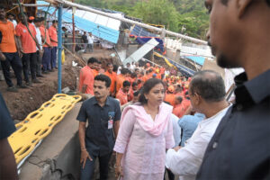 కోటి డిమాండ్ చేస్తున్న బాధితులు