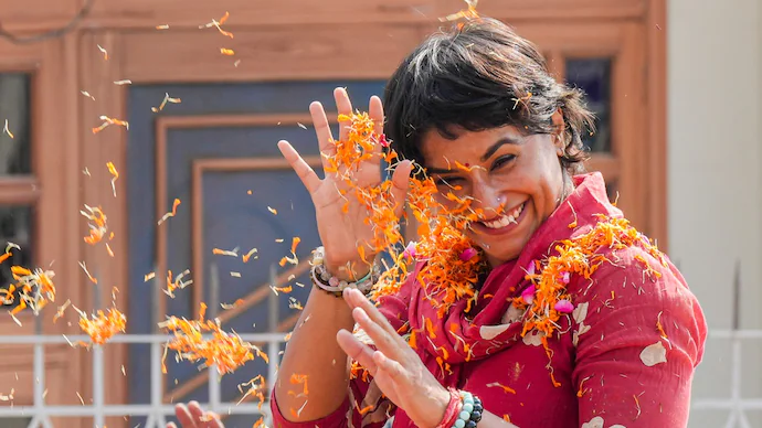 Vinesh Phogat ఫోగాట్‌కు ప్ర‌భుత్వం రూ. 4 కోట్ల న‌గదు బ‌హుమ‌తి