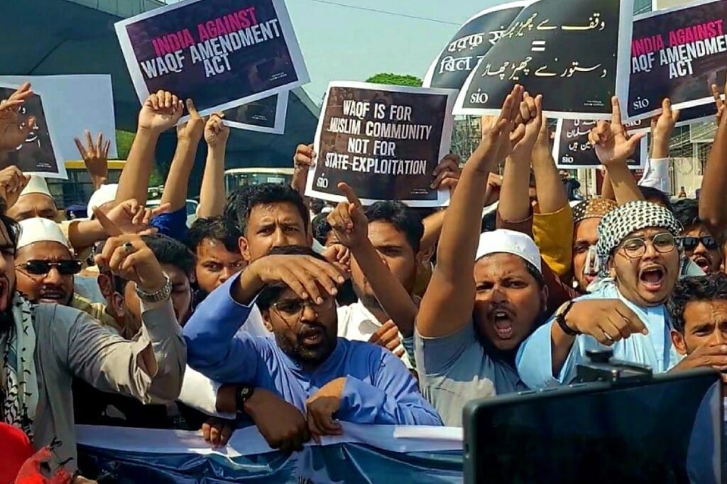 Wakf : వక్ఫ్ చట్ట సవరణపై ఏపీలో భగ్గుమన్న నిరసనలు