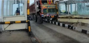 టాల్ గెట్ పై దూసుకెళ్లిన లారీ, సిబ్బంది కి గాయాలు