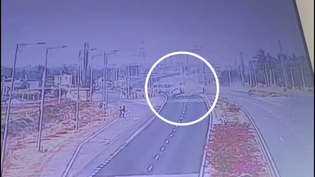 Accident: కర్ణాటకలోని చిత్రదుర్గలో గోర ప్రమాదం డ్రైవరుతో సహా మృతి