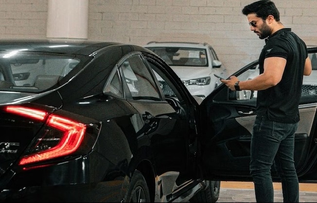 Stolen Car: కారును దొంగలించి మళ్ళీ ఓనర్ కే అమ్మిన దొంగ