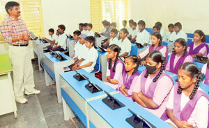 ఏపీ స్కూల్ విద్యార్థులకు కోడింగ్ శిక్షణ