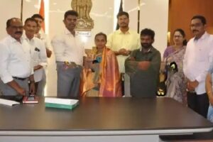 పదో తరగతిలో ప్రతిభ చాటిన అమూల్యకు ఎకరం పొలం