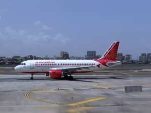 ఢిల్లీ విమానాశ్రయంలో విషాద ఘటన: ల్యాండింగ్ తర్వాత పైలట్ మృతి