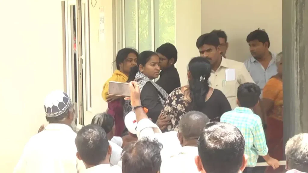 Guntur: సిఐ నా వాడంటూ కొట్టుకున్న ఇద్దరు మహిళలు..ఎక్కడంటే?