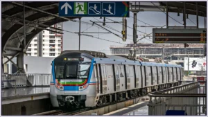 నిషేధం ఉన్నప్పటికీ మెట్రో రైళ్లలో ప్రకటనలు