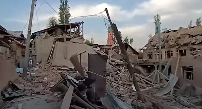 పహల్గాం దాడి ఐదుగురు ఉగ్రవాదుల ఇళ్లు 