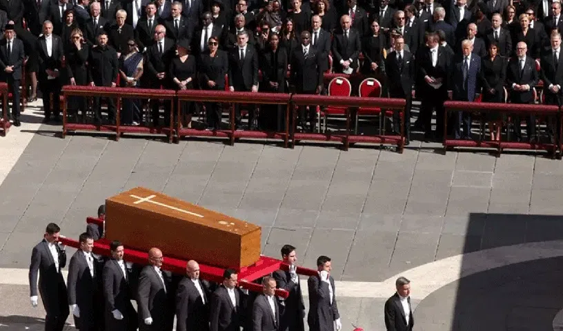 సెయింట్ పీట‌ర్స్ స్క్వేర్‌కు పోప్  