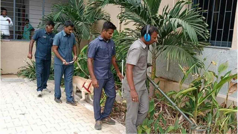 వరంగల్‌ కోర్టుకు బాంబు బెదిరింపులు