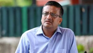 బదిలీలతో సీనియర్ ఐఏఎస్ అశోక్‌ ఖేమ్కా సంచలనం