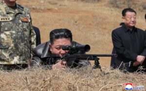 ఉత్తర కొరియా నియంత కిమ్ జోంగ్ ఉన్ కొత్త స్నైపర్ రైఫిల్ పరీక్ష