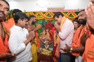 హనుమాన్ పూజ కార్యక్రమంలో పాల్గొన్న కేటీఆర్