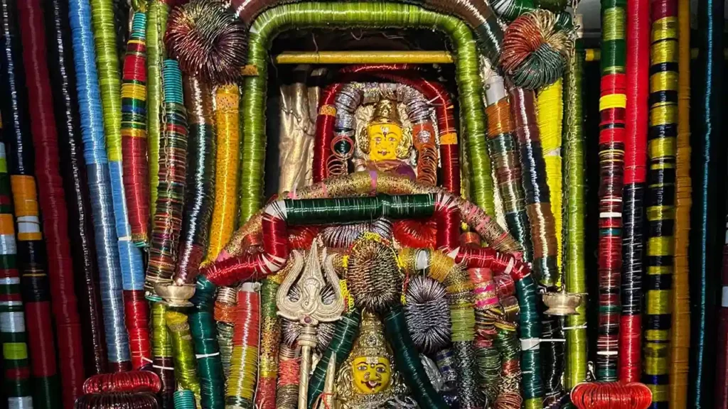 Ammavari decoration: గాజులతో అమ్మవారికి అలంకరణ – భక్తులు వీటిని ధరిస్తే ఏమవుతుంది?