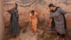 బంకర్లను సిద్ధం చేసుకుంటున్న బార్డర్ గ్రామస్థులు