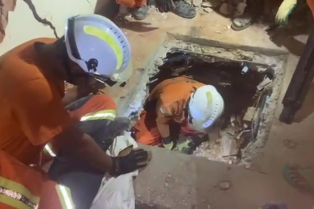 Myanmar Earthquake: మయన్మార్ లో 5 రోజుల తర్వాత శిథిలాల నుంచి బయట పడ్డ యువకుడు