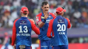 చెమటను ఎక్కువగా బంతికి పూసేందుకు ప్రయత్నిస్తా: మిచెల్ స్టార్క్