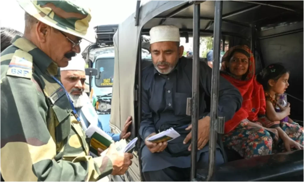 Pakistan Citizens: పాక్ పౌరులకు కేంద్రం గట్టి హెచ్చరిక.. మూడేళ్లు జైలు, 3 లక్షలు ఫైన్