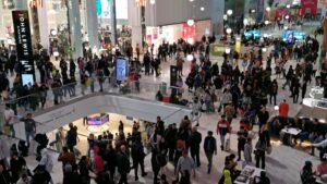 అమెరికాలో కిటకిటలాడుతున్న షాపింగ్ మాల్స్