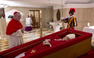 పోప్ ఫ్రాన్సిస్ మరణానంతరం తొలి ఫొటో విడుదల