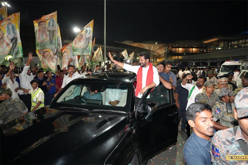 CM Revanth : జపాన్ పర్యటన ముగించుకుని హైదరాబాద్ చేరుకున్న రేవంత్ రెడ్డి