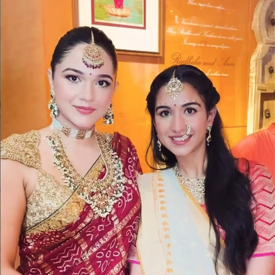 Radhika Merchant అక్క గ్లామరస్ లుక్, ఫోటోలు చూడండి.