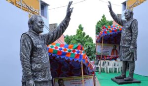 అమరావతి పునఃప్రారంభ సభలో ఆకట్టుకుంటున్న స్క్రాప్ మోదీ విగ్రహం