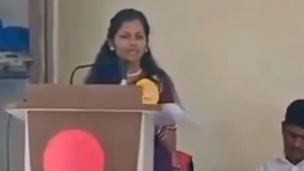 Student: స్టేజీపైనే కుప్పకూలి మరణించిన విద్యార్థిని