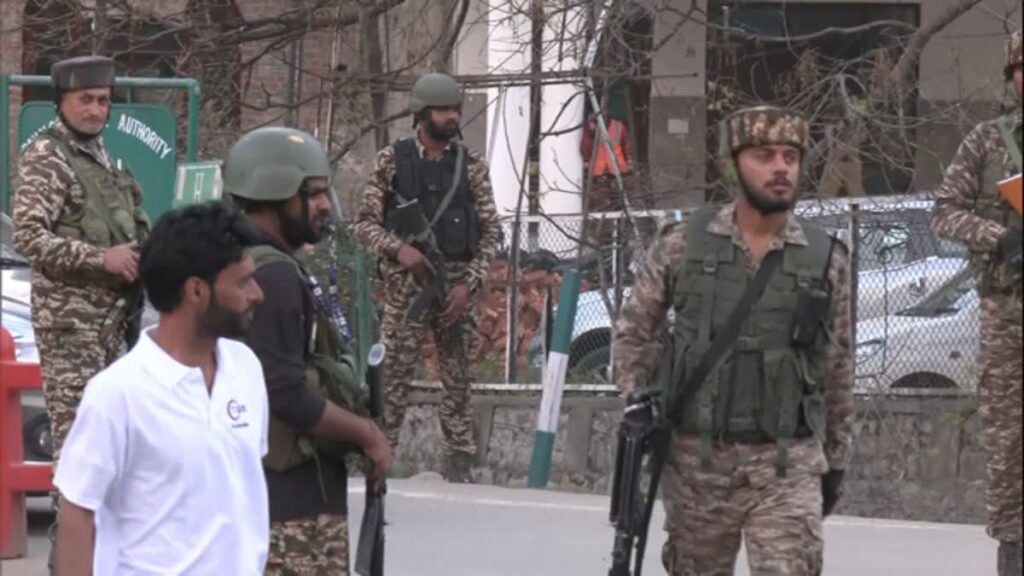 కళ్ల ఎదుటే నా భర్తను చంపారు: మంజునాథ్ భార్య