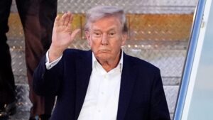 నాలుగు నెలల్లోనే ట్రంప్‌కు తగ్గుతున్న ప్రజాదరణ