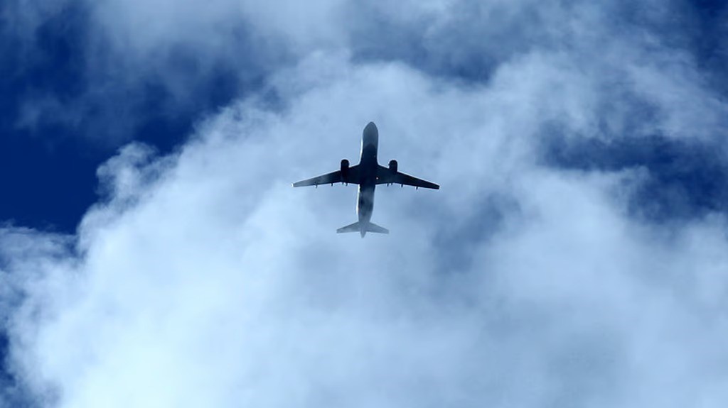 అమెరికా వైమానిక దాడి పై హౌతీ ఆరోపణలు