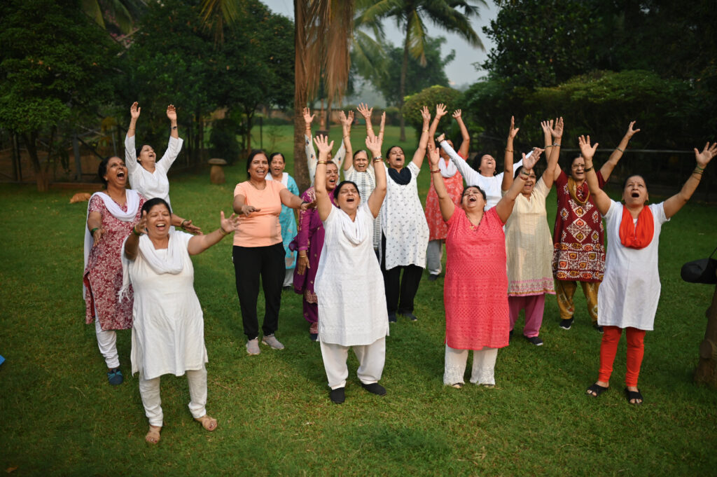 YOGA: హాస్య యోగాకు పెరుగుతున్న ఆదరణ