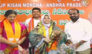 వైసీపీని వీడి బీజేపీలో చేరిన జకియా ఖానం