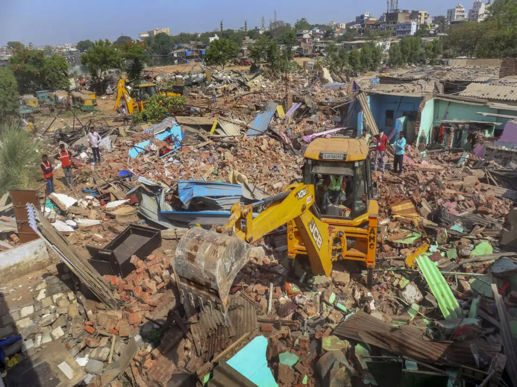 Ahmedabad: రెండో దఫా మొదలైన కూల్చివేతలు.. ఈ సారి 2500 ఇళ్లు నేలమట్టం!