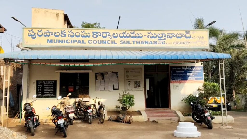 Auto Theft: ఆటోను దొంగలించిన దొంగలు సీసీ ఫుటేజిలో రికార్డయిన దృశ్యాలు