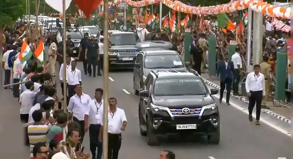 PM Modi: ప్రధాని మోడీ గుజరాత్ పర్యటన షురూ