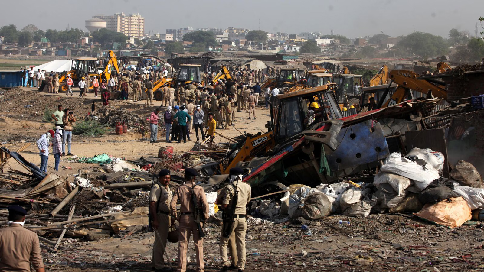 Ahmedabad: రెండో దఫా మొదలైన కూల్చివేతలు.. ఈ సారి 2500 ఇళ్లు నేలమట్టం!