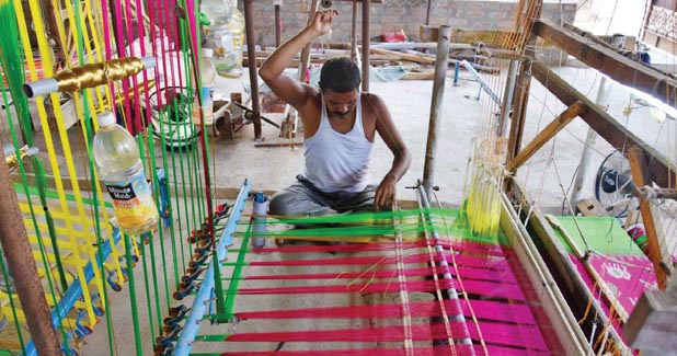 Handloom Workers: నేతన్నలకు రూ.లక్షలోపు రుణమాఫీ