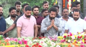 ఎన్టీఆర్ కు నివాళుర్పించిన జూనియర్‌ ఎన్టీఆర్‌,ఇతర కుటుంబ సభ్యులు