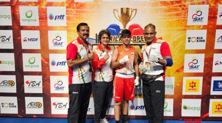 Boxing Tournament: బాక్సింగ్‌ టోర్నమెంట్ సెమిస్ లో తమన్నా, ప్రియ