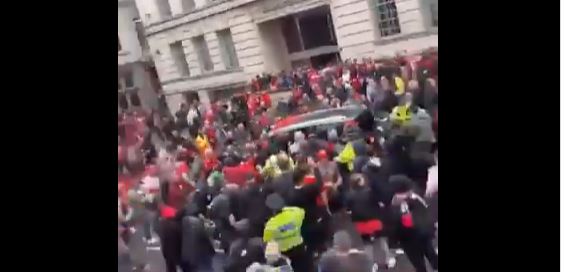 Liverpool: విజయోత్సవ ర్యాలీలో జనం మీదకి దూసుకెళ్లిన కారు