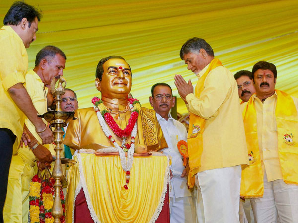 Chandrababu Naidu: ఎన్టీఆర్ జయంతి సందర్భంగా సీఎం చంద్రబాబు ఘన నివాళి