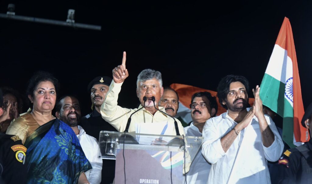 Chandrababu Naidu బెజవాడలో బీజేపీ ర్యాలీ... హాజరైన చంద్రబాబు, పవన్ కల్యాణ్