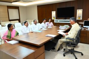 సీఎం చంద్రబాబును కలిసిన అనంత జిల్లా ఎమ్మెల్యేలు..